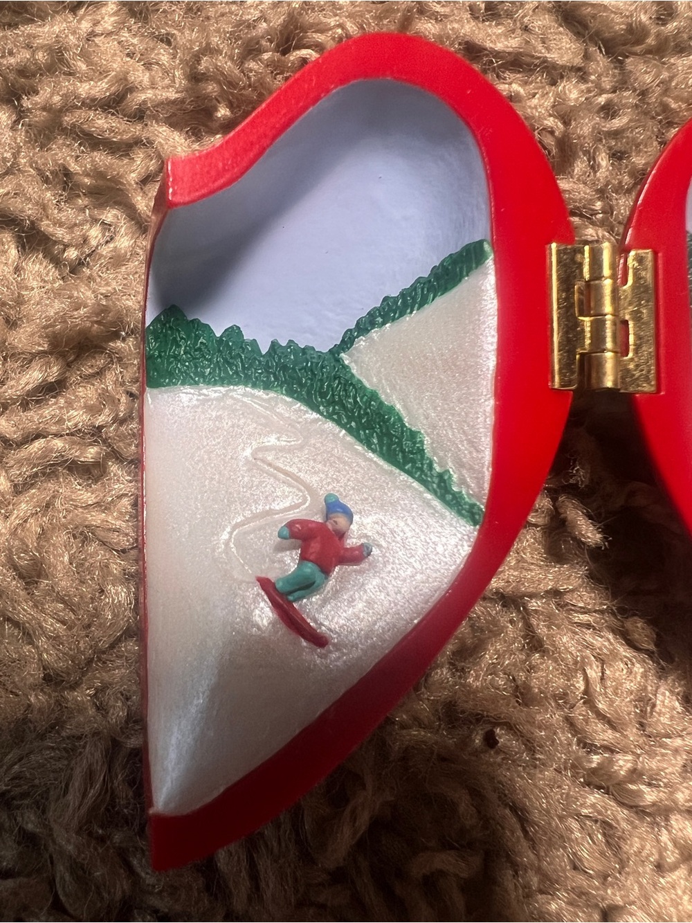 Hallmark Keepsake Ornament Heart of Christmas Collector’s Series 1993 - Picture 5 of 8